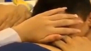 คลิปโป๊ออนไลน์ฟรี รุ่นพี่ลวงรุ่นน้องมาเปิดห้องเย็ดหีสด เลียหีสาวน้อยอย่างเงี่ยน คลิปโป๊ใหม่ล่าสุด