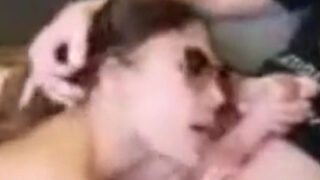 ดูคลิปโป๊ PornXNXX สาวแว่นโดนกระแทกเน้น ๆ ครางลั่นห้องเลย แหกหีเย็ดสดอย่างมันส์ ดูคลิปโป๊ PornXNXX 18+