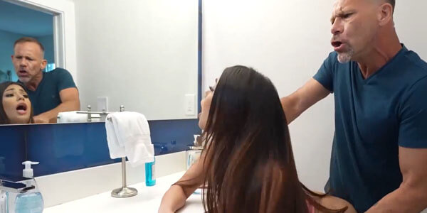 XVIDEOS พ่อเย็ดหีลูก ร่านควยดีนัก ขอพ่อไปหาผู้ชาย พ่อเลยจัดให้แทน