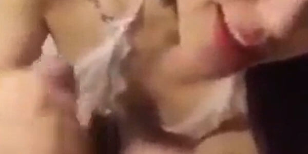 คลิปโป๊ไทย ๆ XXX Porn Thai อมควยแตกคาปาก สาวน่ารักเงี่ยนหอย นัดผู้ชายมาดูดควยกินน้ำหวาน ๆ