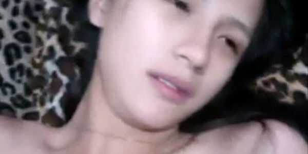 คลิปหลุดไทยล่าสุด เย็ดสาวน่ารัก ซอยหีจุก ๆ ครางลั่น