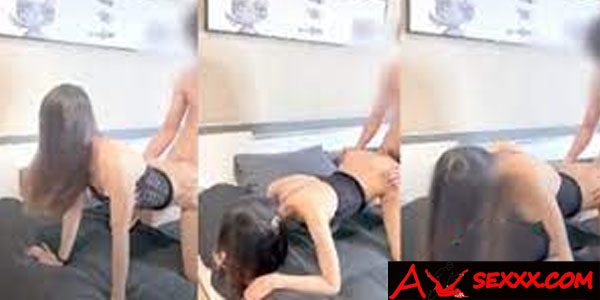 หลุด18+ เย็ดหีท่าหมาวัยรุ่นเงี่ยนหี บดเอวร่อนควยโยกเย็ดน้ำว่าวเยิ้ม