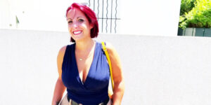 สาวผมหยิกขยี้เม็ด